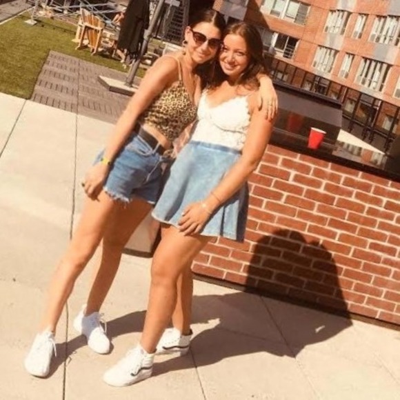 Meet your Posher, Emily - Picture 1 of 1